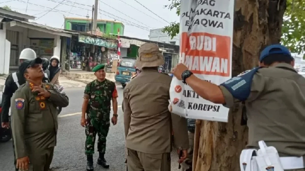 Langgar Perda, APK Calon Bupati Purwakarta Dicabut Paksa