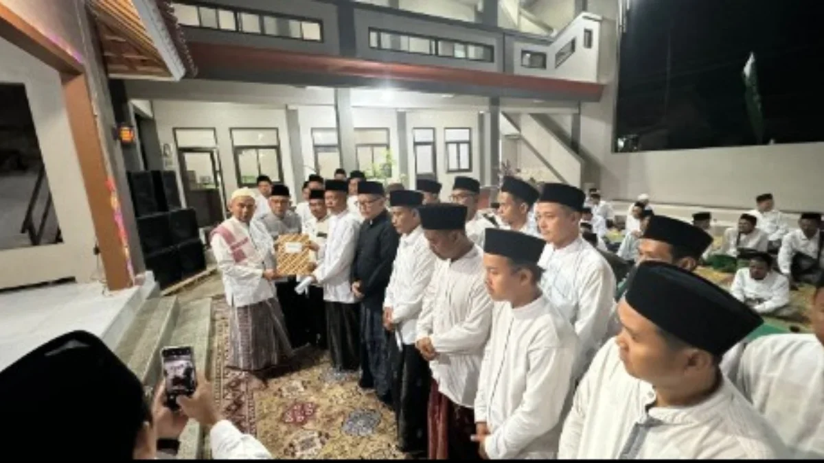 Dzurriyah Lirboyo Gus An\'im Berpesan Agar Para Santri Jangan Lupa Ngadep Dampar