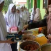 Prabowo Potong Anggaran Makan Bergizi Gratis