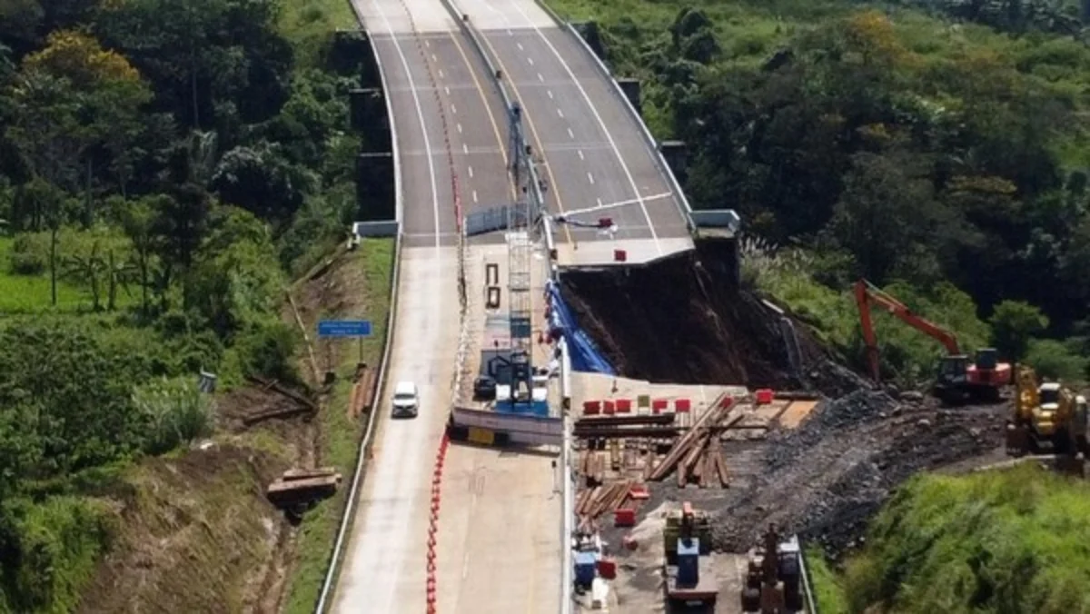 Proyek Tol Bocimi Terhambat