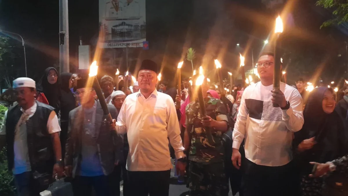 Wakil Bupati Karawang Maslani Pimpin Pawai Obor