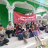 Polsek Pebayuran Bersihkan Masjid Selama Ramadan