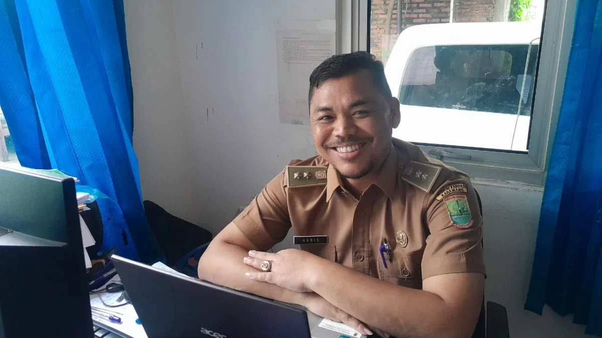 Lurah Tanjungmekar, Haris