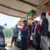 Disperkimtan Salurkan Bantuan untuk Warga Terdampak Banjir di Cikarang Pusat