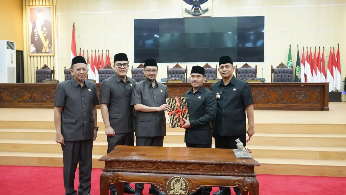 Bupati Bekasi Sampaikan Nota Penjelasan Perubahan Perda Pajak dan Retribusi Daerah