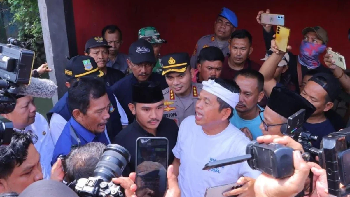 Gubernur Jabar Bongkar Bangunan Liar di Bantaran Sungai Bekasi.