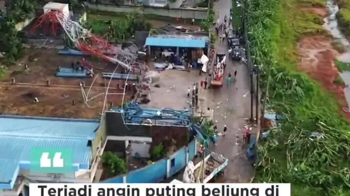 Hujan deras disertai angin kencang puting beliung.