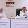 Menteri Sekretaris Negara Prasetyo Hadi, saat konferensi pers bersama MenPANRB Rini Widyantini.