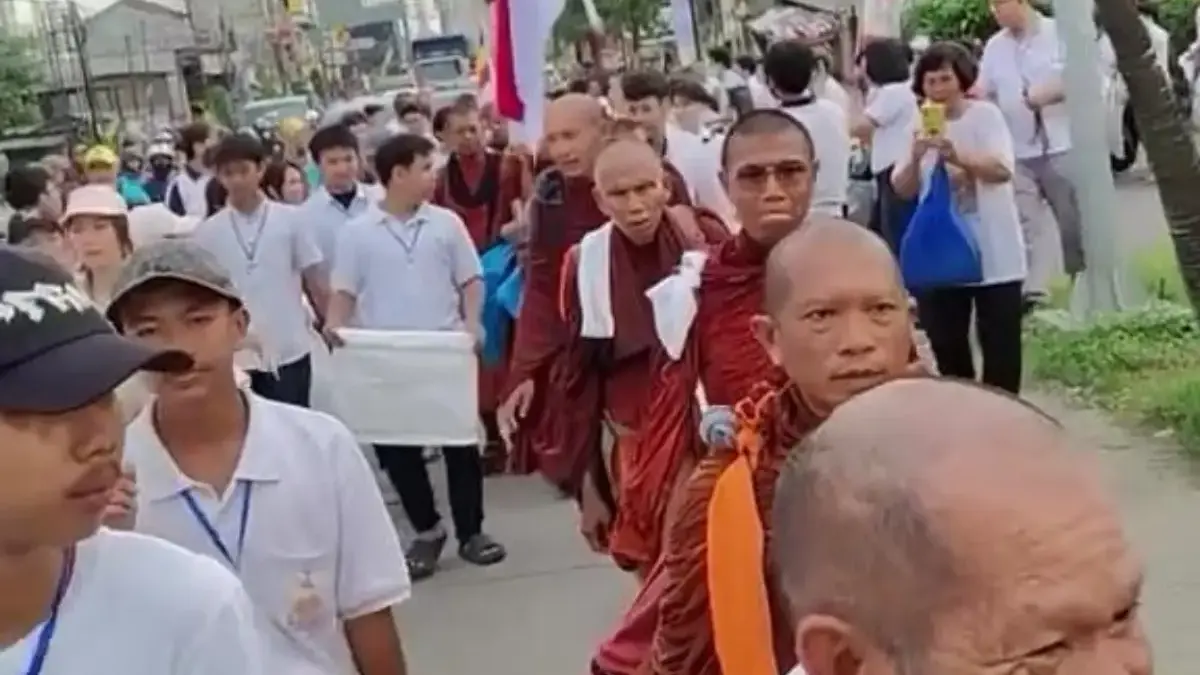 38 Biksu Thudong Laksanakan Perjalanan Sakral.