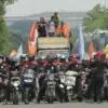 Puluhan ribu buruh di Bekasi gelar aksi di Lapangan Monas.