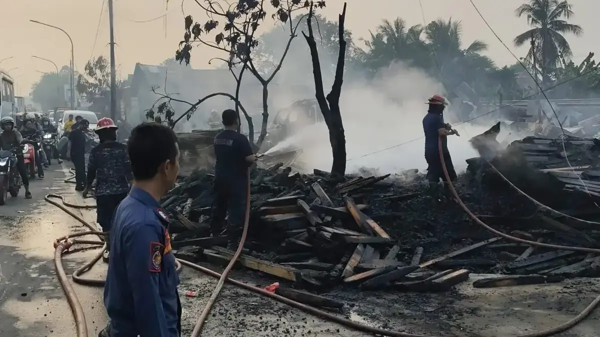 30 Bangunan Liar di Bekasi habis Terbakar.