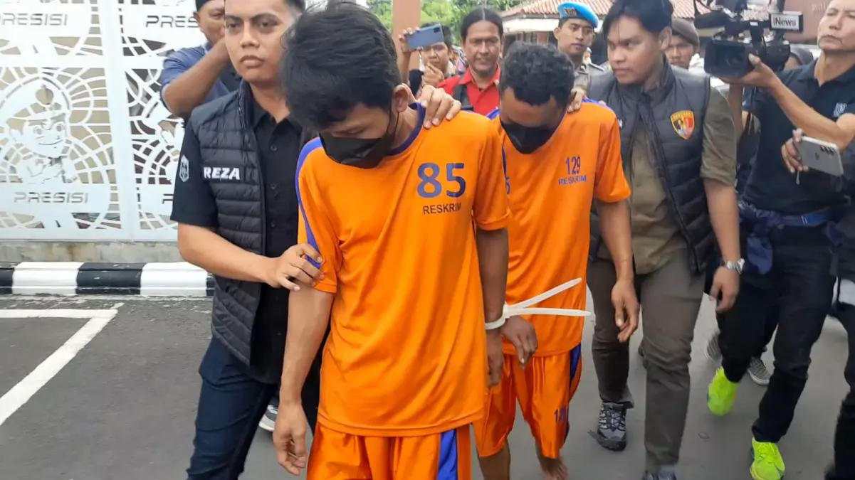 Polisi Tangkap Dua Pelaku Perampokan yang Menewaskan Nenek 70 Tahun di Karawang, Satu Pelaku Cucu Korban Polres Karawang tangkap dua pelaku perampokan dan Pencurian.