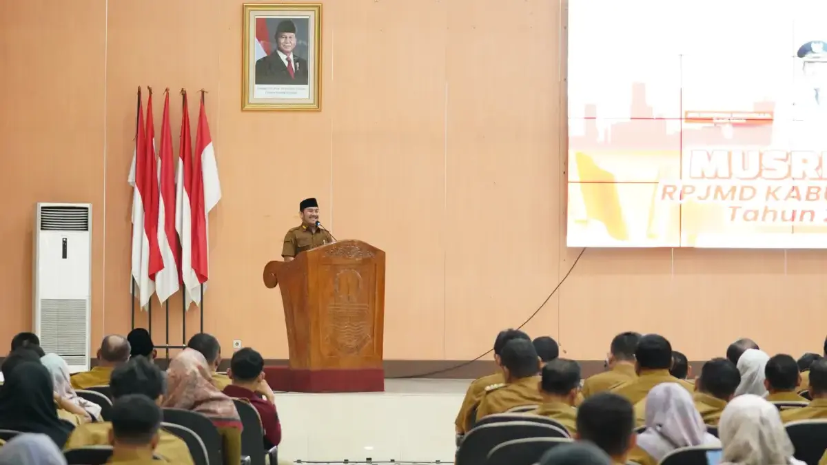 Bupati Bekasi Ade Kuswara Kunang