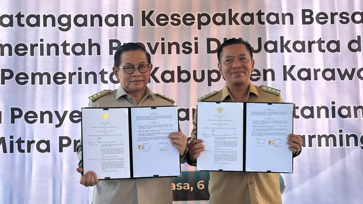 Bupati Karawang, Aep Syaepuloh, bersama Gubernur Provinsi DKI Jakarta, Pramono Anung.