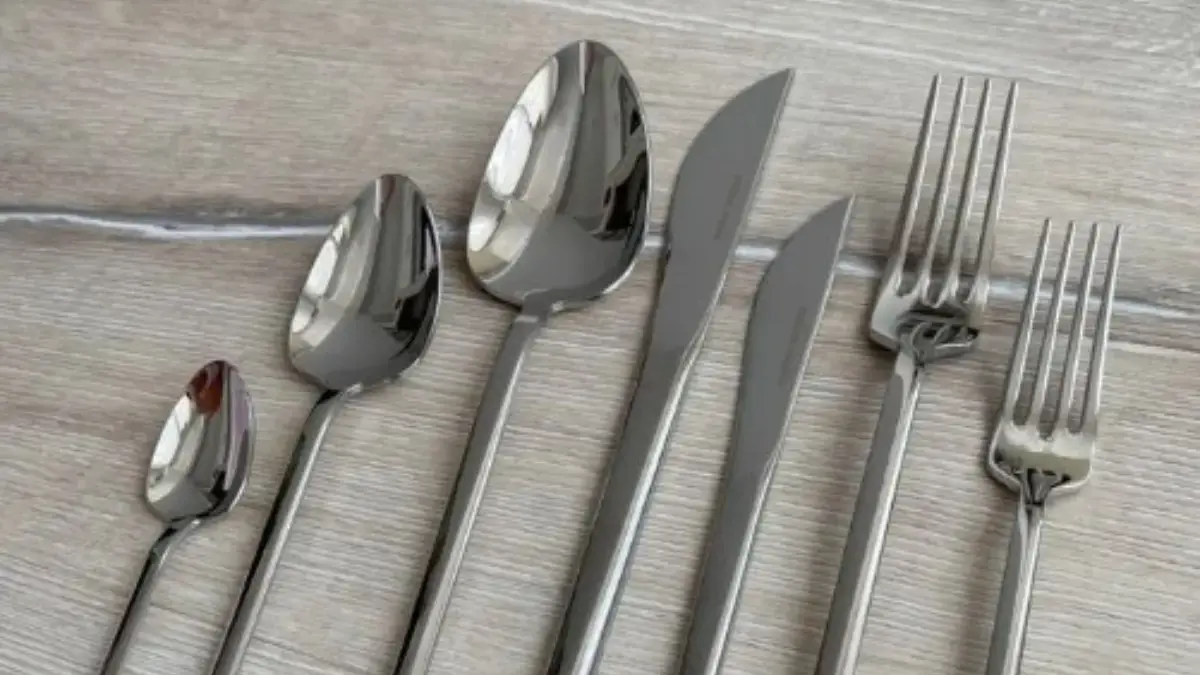 Alat makan berkarat