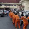 Puluhan orang yang lakukan premanisme diamankan polisi.