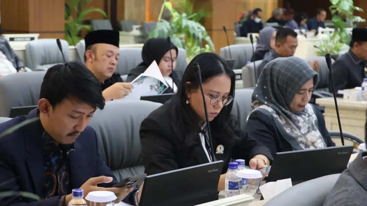 Belasan anggota Fraksi PDIP lakukan walkout saat sidang Paripurna