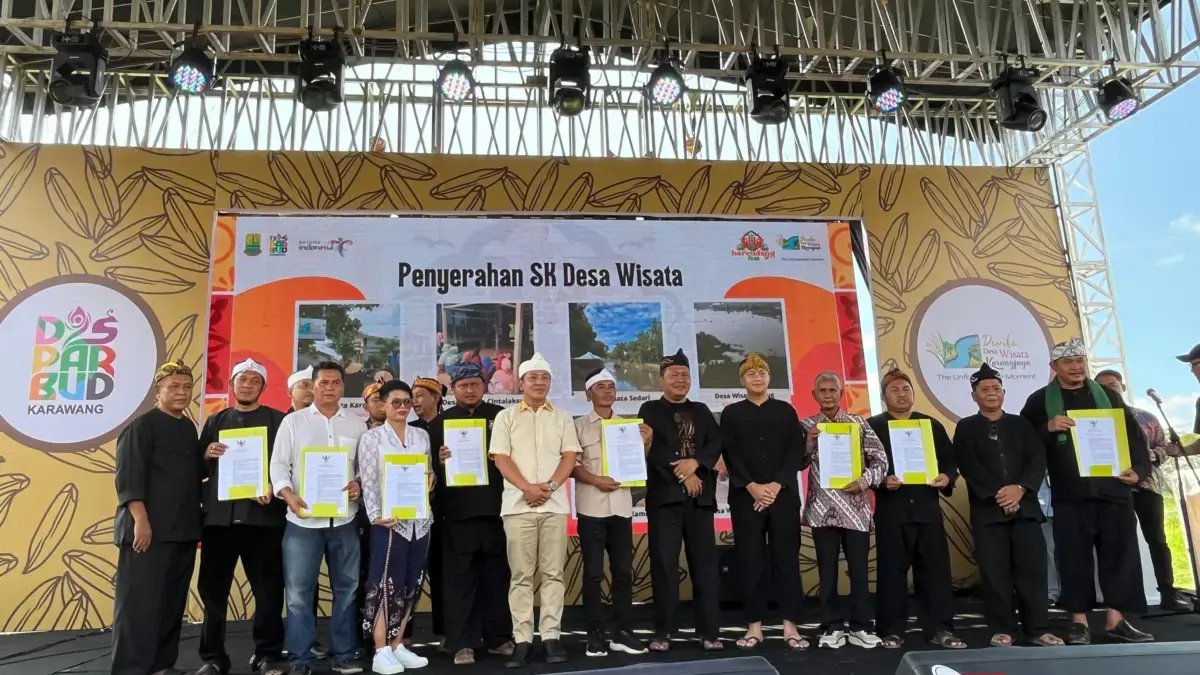 Penyerahan SK Desa Wisata di Karawang.
