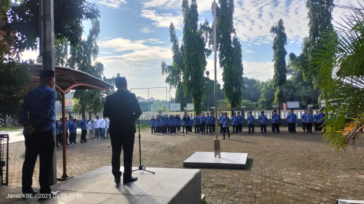 Sekcam Ciksel saat Upacara Harkitnas.