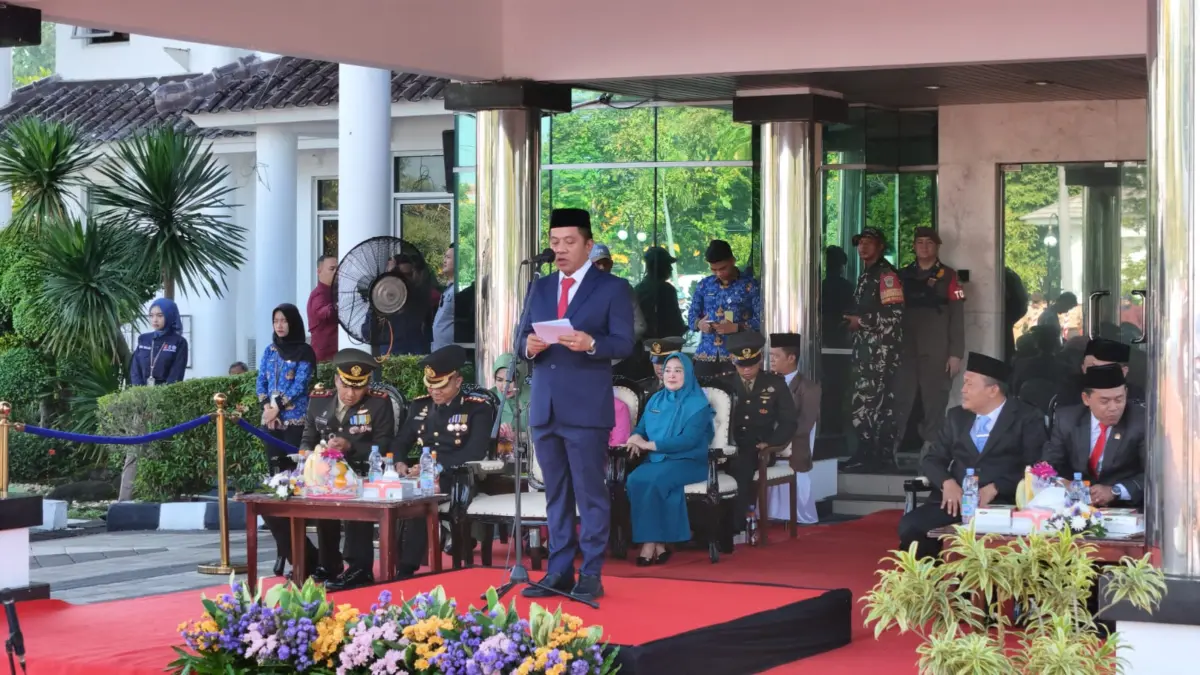 Bupati Karawang Aep Syaepulloh saat Pimpin Upacara Harkitnas.