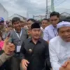 Bupati Bekasi Ade Kuswara Kunang dan Gubernur Jabar Dedi Mulyadi.