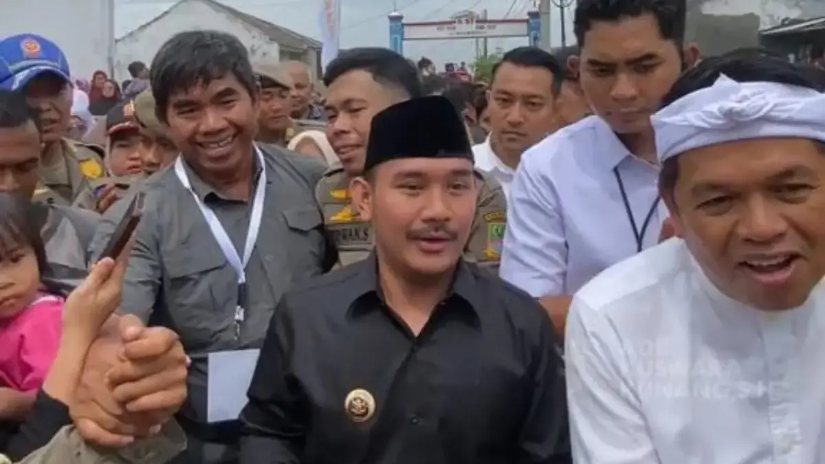 Bupati Bekasi Ade Kuswara Kunang dan Gubernur Jabar Dedi Mulyadi.