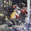 Pelaku pencurian sepeda motor.