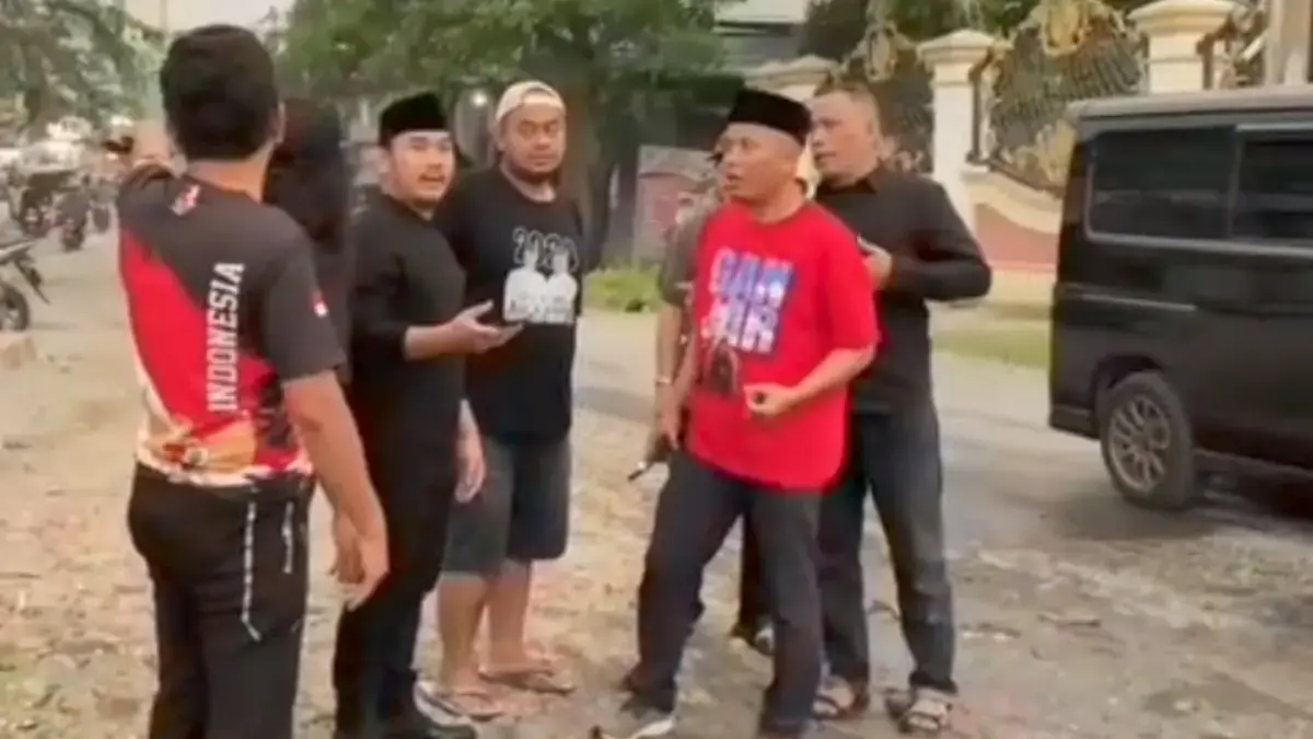 Bupati Bekasi Blusukan di Akhir Pekan, Telpon Kadis Hingga Lapor Gubernur Saat Tinjau Sungai dan Jalan Rusak Bupati Bekasi Ade Kuswara Kunang