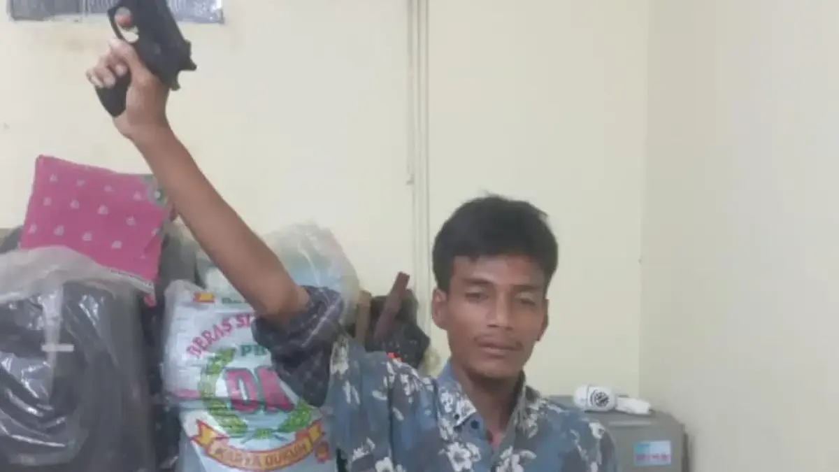 Pemuda Bawa Senpi Palsu Ditangkap Polisi.