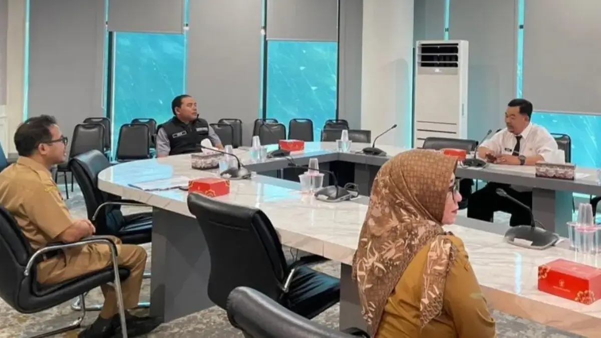 Ketua DPRD Karawang Endang Sodikin dan Wakil Ketua Tatang Taufik