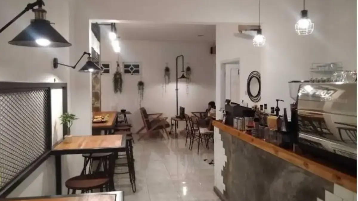 Hide and Seek Cafe di Purwakarta.