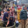 Ratusan warga RT 12 RW 07, Dusun Kiara Jaya, Desa Margamulya, Kecamatan Telukjambe Barat