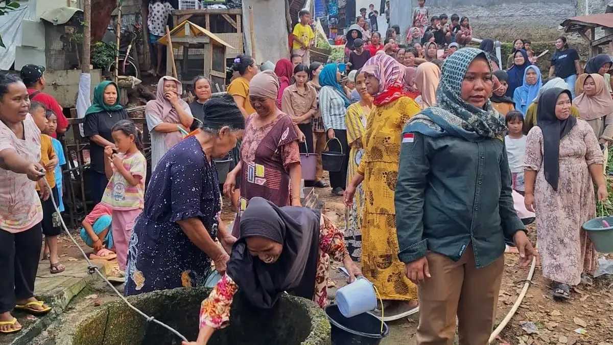 Ratusan warga RT 12 RW 07, Dusun Kiara Jaya, Desa Margamulya, Kecamatan Telukjambe Barat