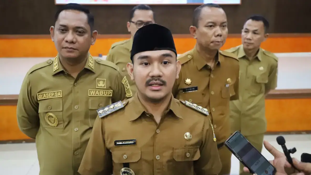 Bupati Bekasi Ade Kuswara Kunang