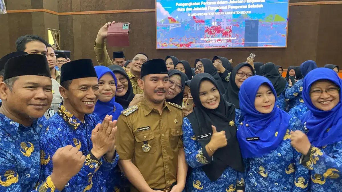 Bupati Bekasi Ade Kuswara Kunang