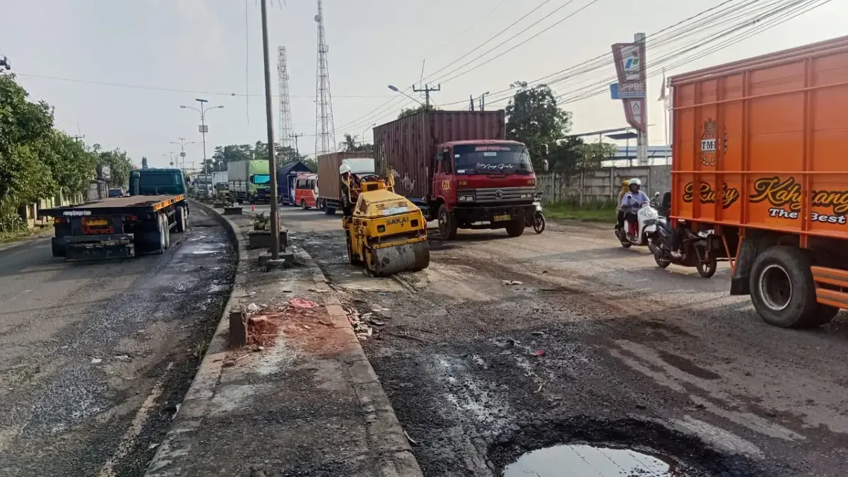 Jalan rusak karawang