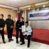 Satu Narapidana Lapas Karawang Terima Remisi.