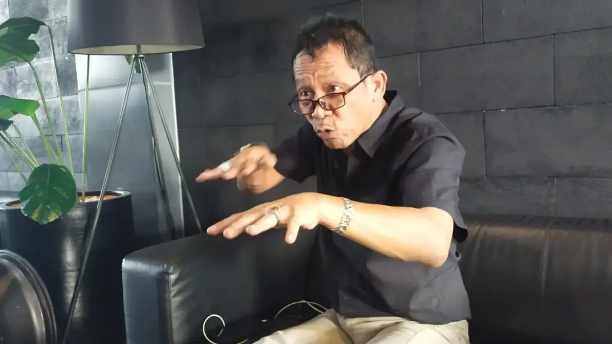 Ketua Peradi Apresiasi Langkah Bupati Tangani Jalan Rusak di Luar Kewenangan Daerah Ketua Peradi Karawang, Asep Agustian,