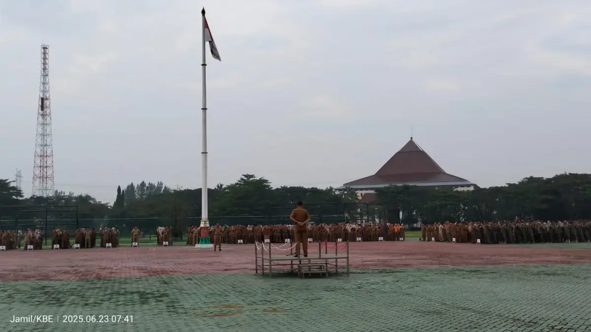 Tiga PNS