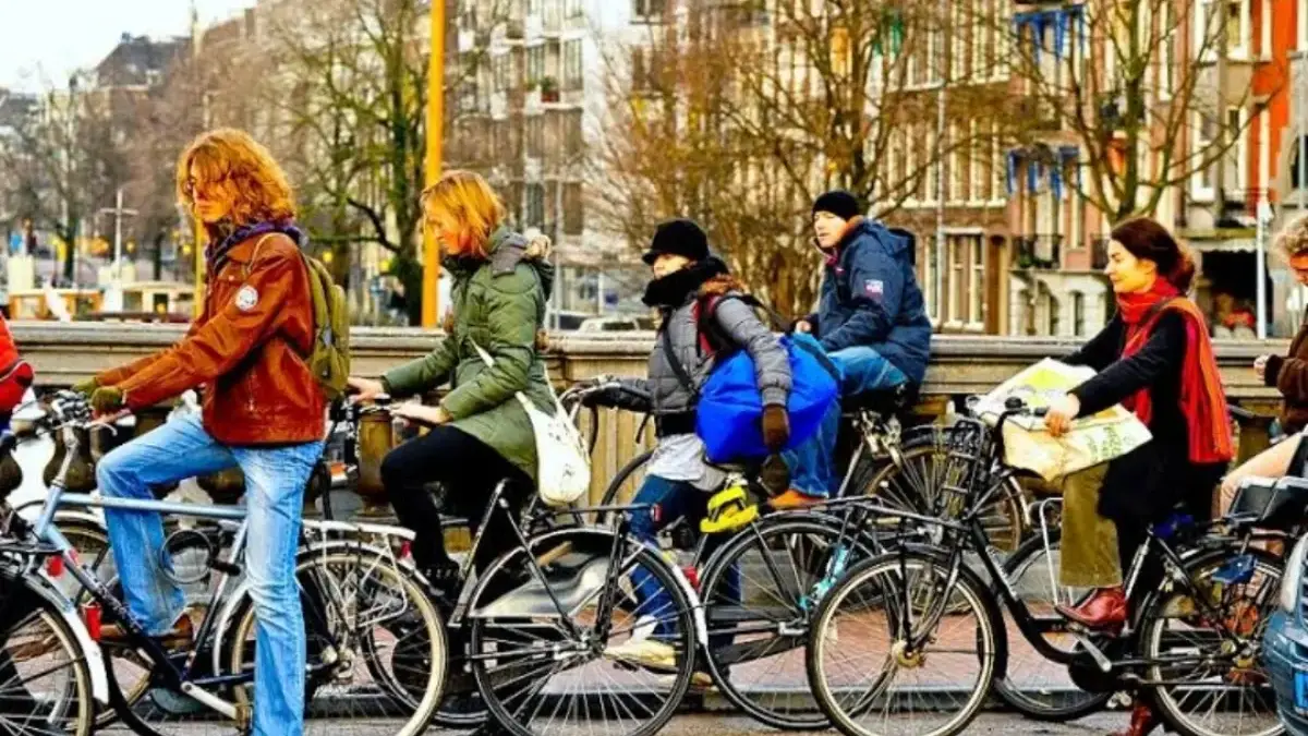 Di Belanda Sepeda Lebih Banyak Daripada Manusianya