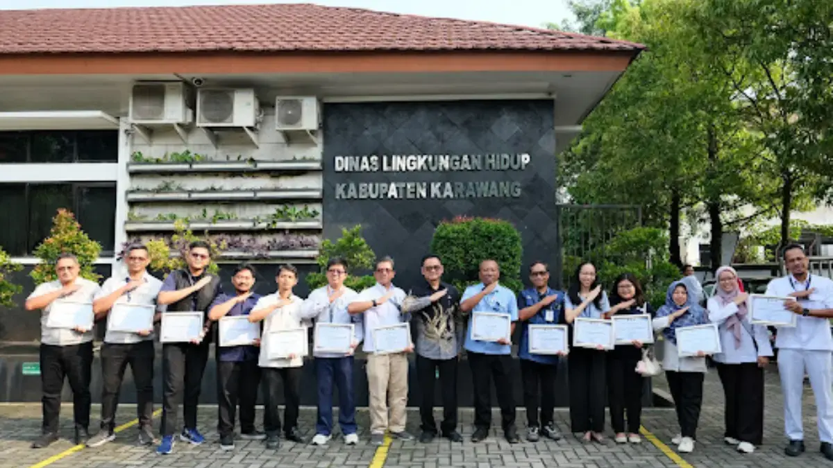 DLH Karawang Gelar Apel