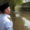 Bupati Bekasi Ade Kuswara Kunang melakukan peninjauan