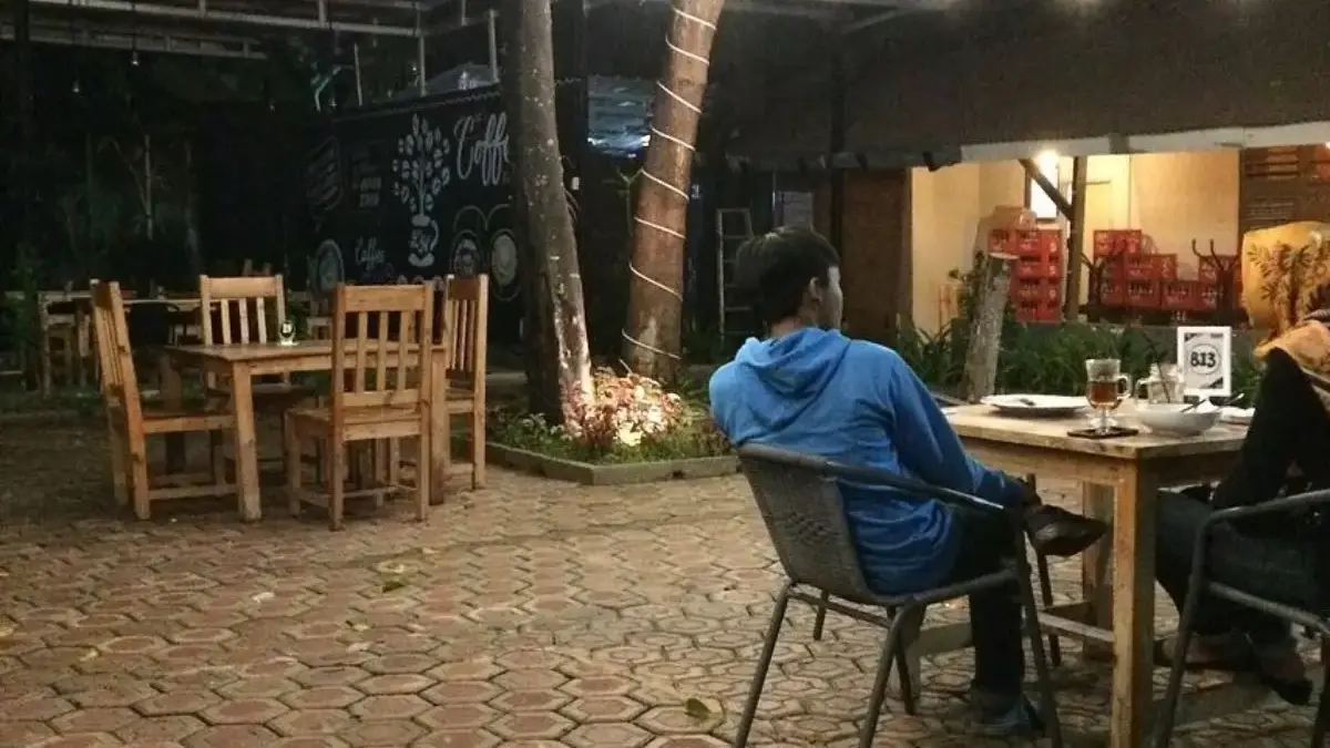 jajanan enak dan murah di Stasiun Karawang