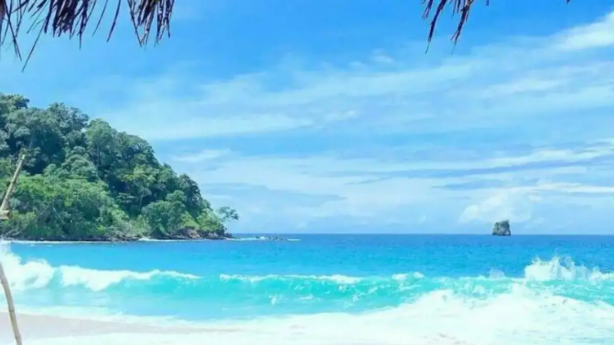 Pantai Anti-Mainstream di Malang