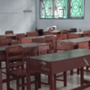 Ilustrasi suasana kelas sepi sekolah swasta di Jawa Barat