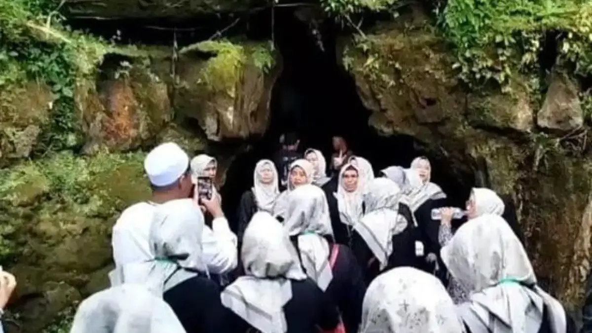 Gua Safarwadi