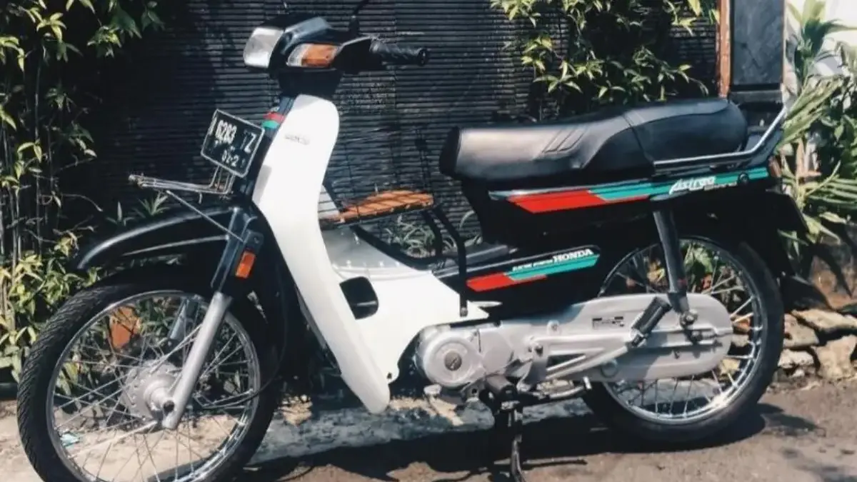 Ilustrasi Motor Jadul atau Lawas.