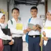 Ilustrasi siswa 3 SMP Negeri terbaik di Karawang Timur (Freepik)