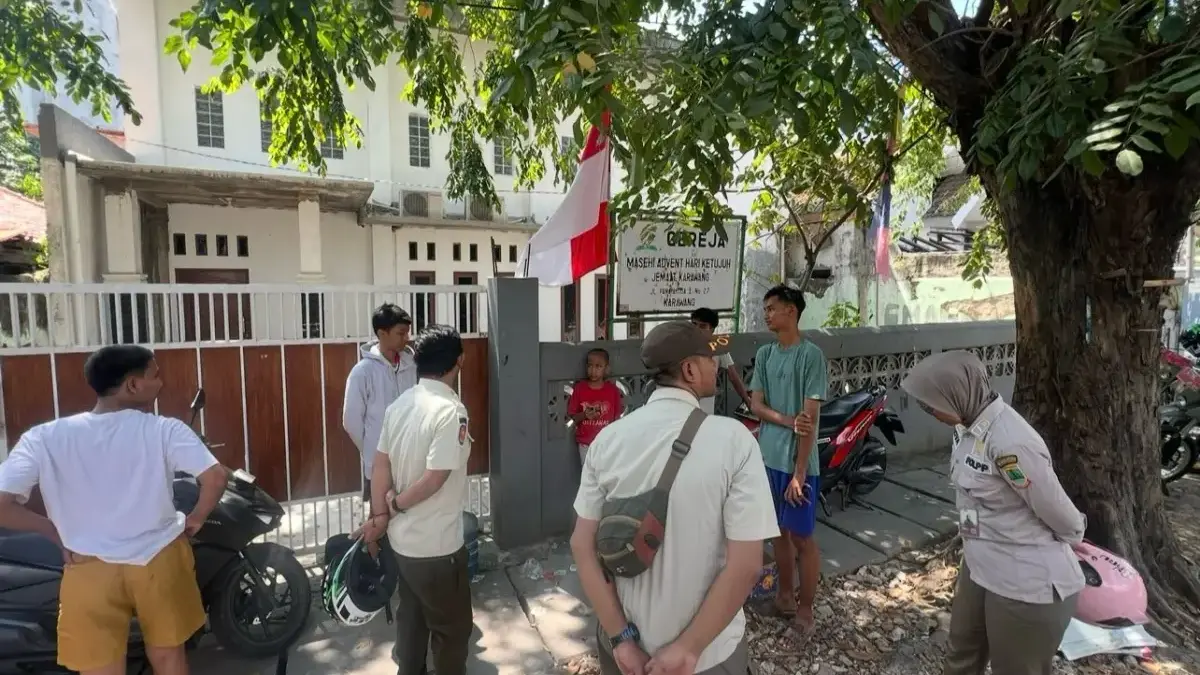 Sejumlah remaja Galang Dana di Jalanan Karawang Ditertibkan Satpol PP.