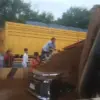 Mobil mewah terkubur